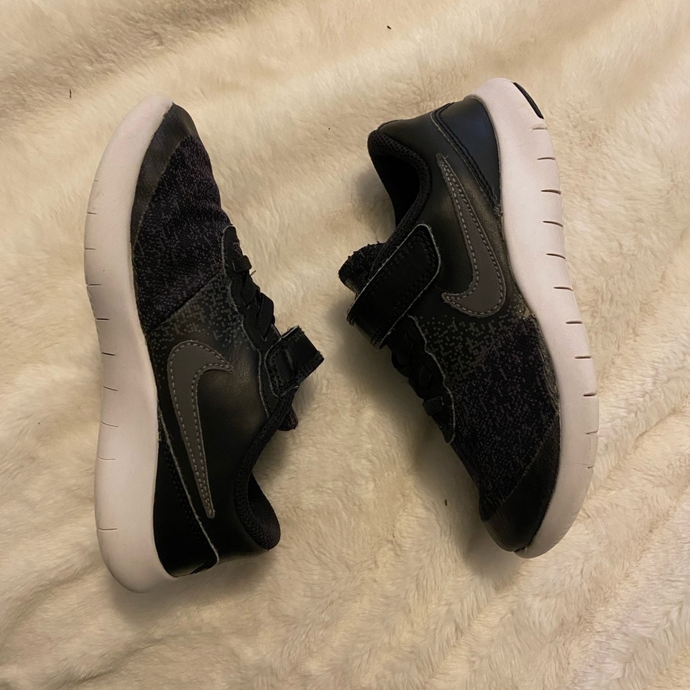 Black Nike shoes size 12 in kids